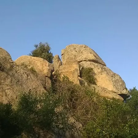 Il Nuraghe לינה וארוחת בוקר